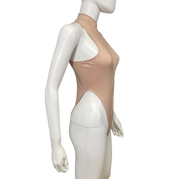Bodysuit Beige Snake print Top
New - Picture 5 of 7